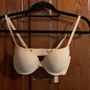 Skims Fits Everybody Push-Up Bra. 32C. Color: clay. NWT